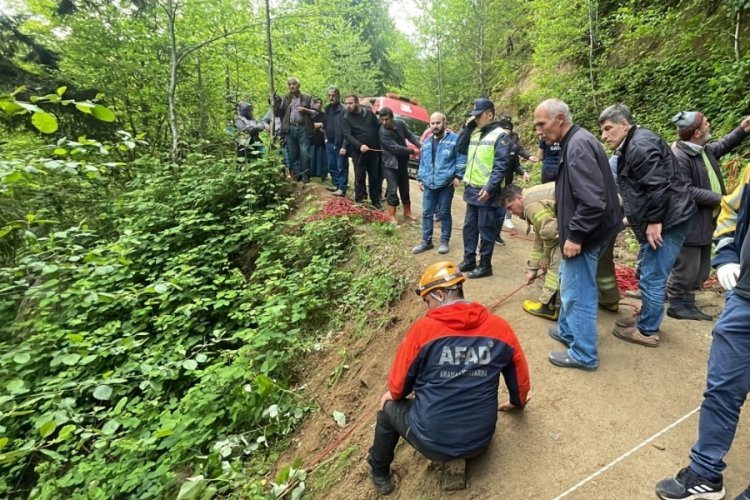 Rize'de kontrolden &ccedil;ıkan ara&ccedil; u&ccedil;uruma yuvarlandı: 1 &ouml;l&uuml;, 4 yaralı