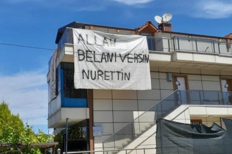 Kocaeli'de binaya asılan dev pankart, g&ouml;renleri şaşırttı
