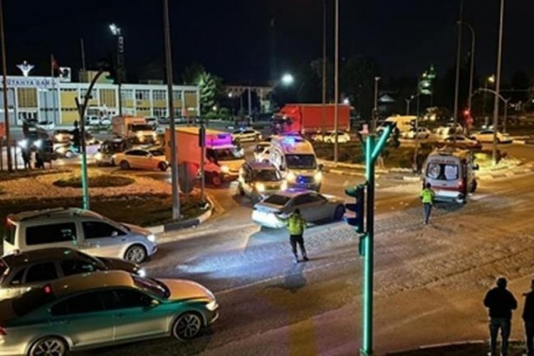 Futbolcunun eşi K&uuml;tahya'da yayalara &ccedil;arptı! Yaralılar var