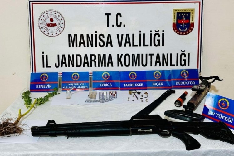 Manisa'da bağ evine polis baskını