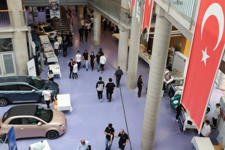 Bursa'da "Yapay Zeka ile 2. Y&uuml;zyıla" temalı "Otofest- Otomotiv Lisesi Kariyer ve Tanıtım G&uuml;nleri" etkinliği
