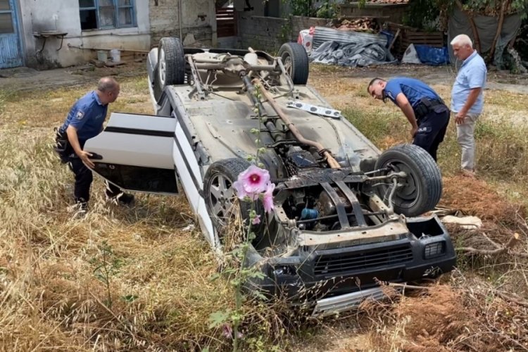 Antalya'da boş arazide ters d&ouml;nen otomobilde yaralı aradılar