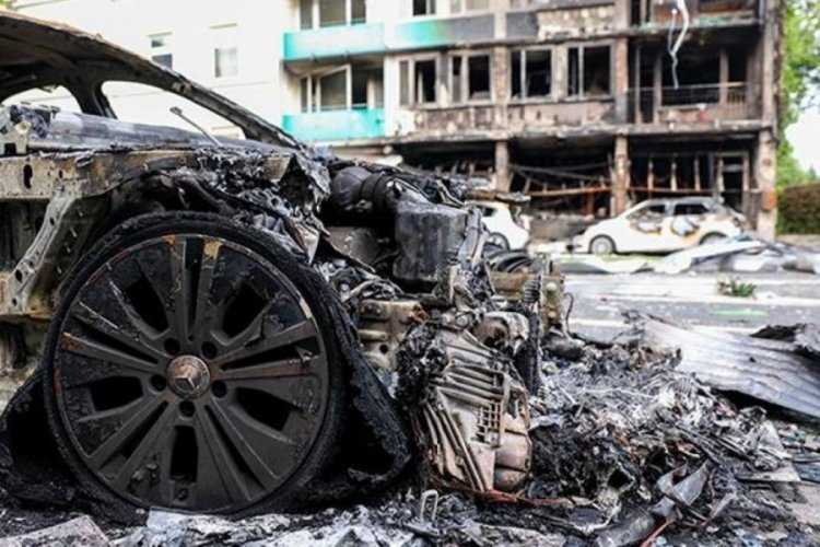 Almanya'da  bir apartmanın alt katındaki b&uuml;fede patlama oldu! 3 &ouml;l&uuml;, 16 yaralı