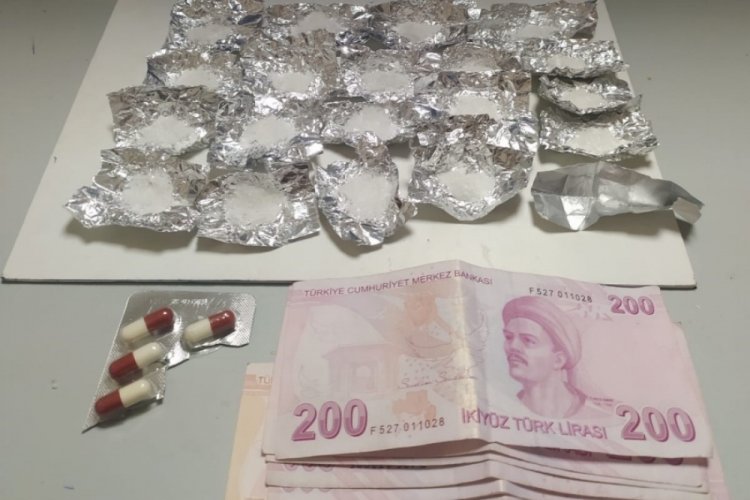 Edirne'de aracında ve &uuml;zerinde uyuşturucu ele ge&ccedil;irilen ş&uuml;pheli tutuklandı
