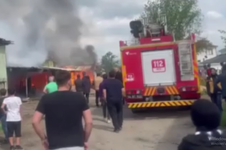 Sakarya'da kereste at&ouml;lyesi alev alev yandı