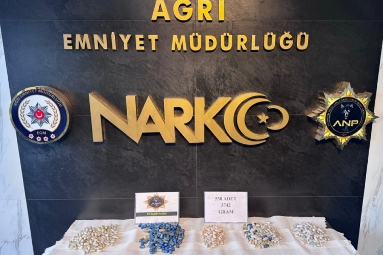 Midelerinden 3 kilo 742 gram uyuşturucu &ccedil;ıktı