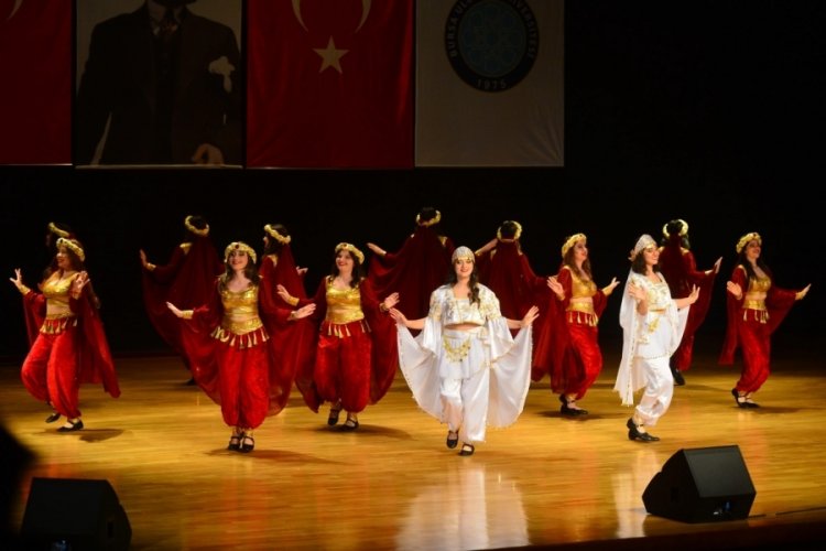 Uludağ Üniversitesi'nde halk dansları büyüledi