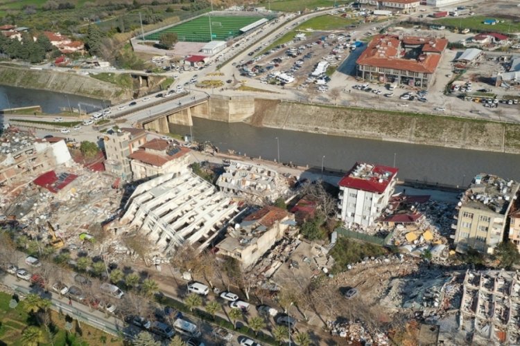 Deprem kentlerinde &ccedil;ocuk intiharı tehlikesi!