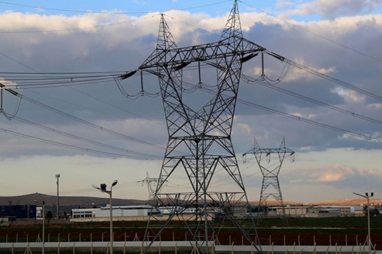 Nisanda g&uuml;neş ve r&uuml;zgardan elektrik &uuml;retiminde rekor kırıldı