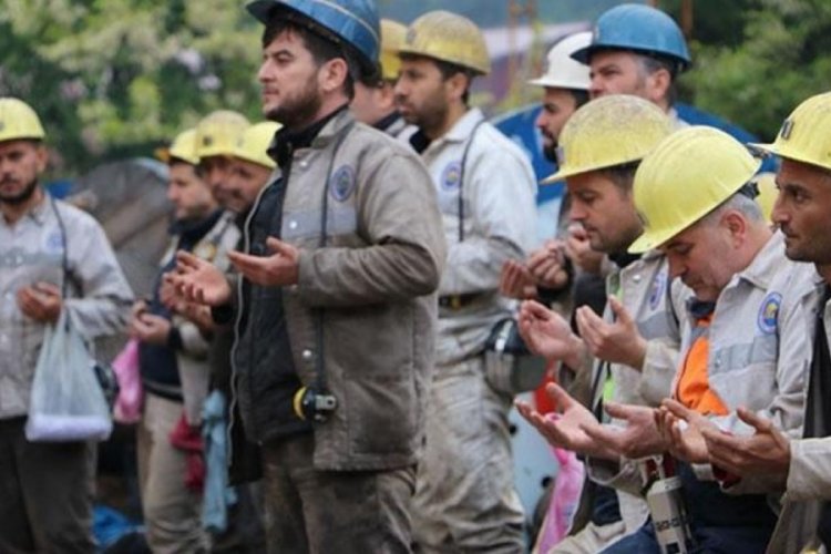 Zonguldak'ta grizu patlamasında hayatını kaybeden 30 madenci dualarla anıldı