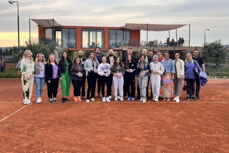 Bursa'da l&ouml;semili &ccedil;ocuklar yararına tenis etkinliği ger&ccedil;ekleştirildi