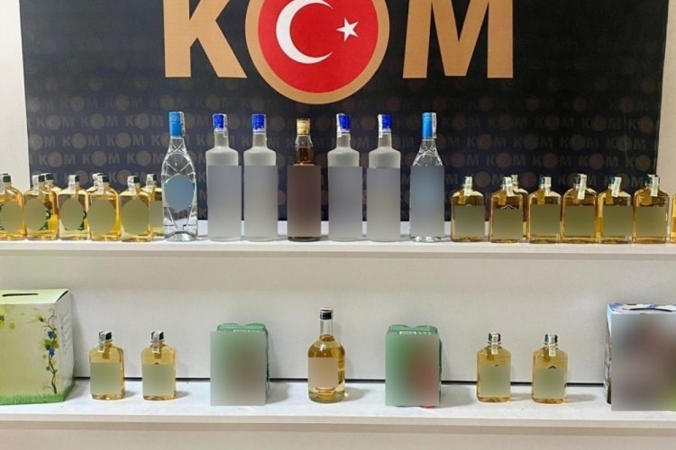 Kırklareli'nde 27 litre g&uuml;mr&uuml;k ka&ccedil;ağı alkol ele ge&ccedil;irildi