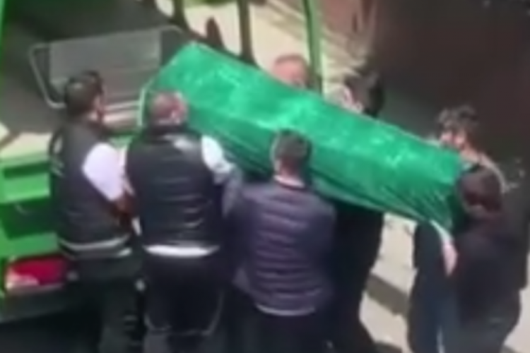 İstanbul'da bir &ccedil;alışan işyerinde silahla başından vurulmuş halde bulundu