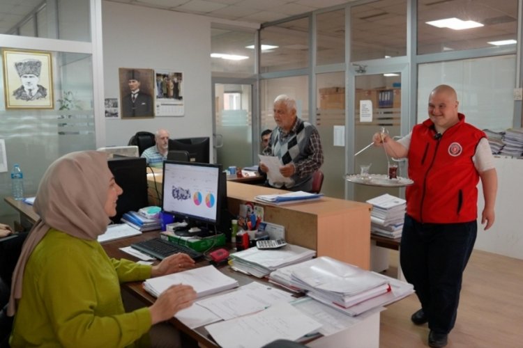 Bursa'da bir il&ccedil;enin sevilen ismi Engelliler Haftası'nda belediyede g&ouml;rev aldı
