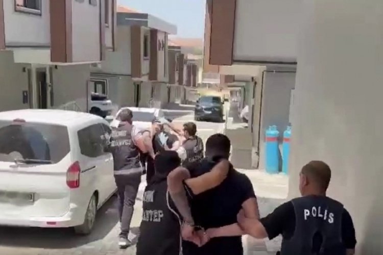 Gaziantep'de su&ccedil; &ouml;rg&uuml;t&uuml; lideri l&uuml;ks villada yakalandı