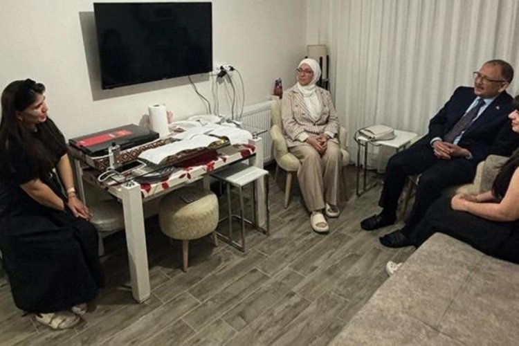 Bakan &Ouml;zhaseki ve eşi Aylin Karakuş'u ziyaret etti