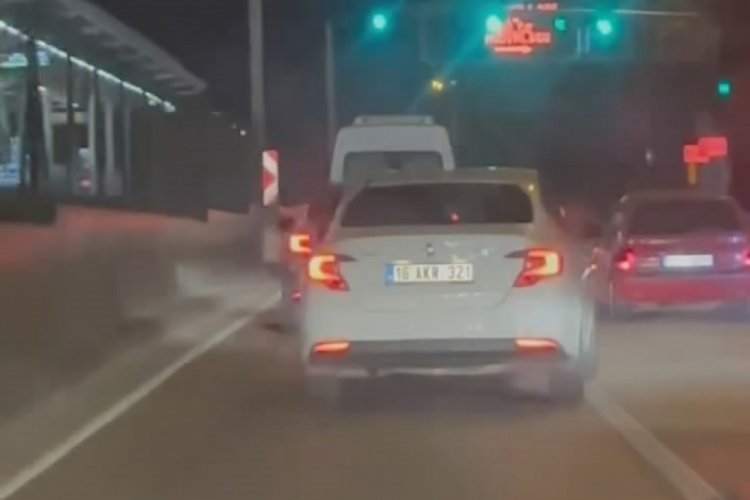 Bursa'da makas atarak trafiği tehlikeye soktu, o anlar kamerada