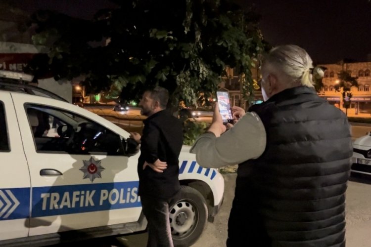 Bursa'da polisin sabır sınavı kamerada!