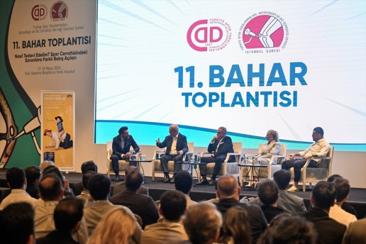 "Sahadan Cerrahiye Her Aşamada Elit Sporculara Yaklaşım" konulu panel ger&ccedil;ekleştirildi