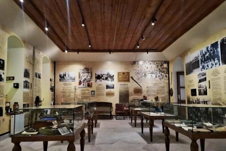 95 yıllık orjinal Nutuk Bursa Erkek Lisesi'nde sergileniyor