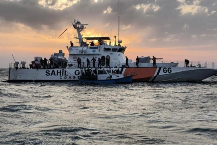 G&ouml;k&ccedil;eada a&ccedil;ıklarında 29 ka&ccedil;ak g&ouml;&ccedil;men kurtarıldı
