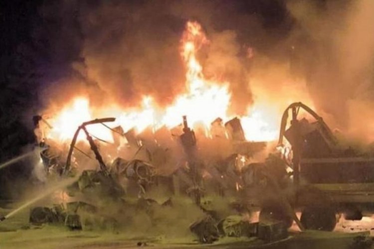 Kocaeli'de TEM'de beyaz eşya y&uuml;kl&uuml; tır yandı