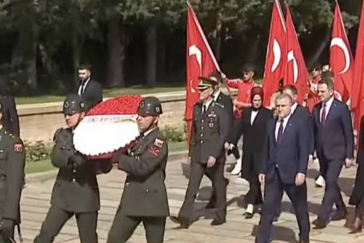 Bakan Bak Anıtkabir'i ziyaret etti