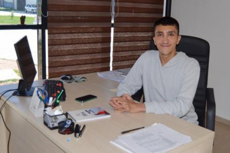 Aksaray'da &uuml;niversiteyi birincilikle bitiren engelli birey ilk girdiği sınavda memur oldu