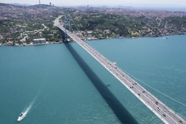 İstanbul Boğazı'nda gemi trafiği yat yarışları nedeniyle askıya alındı