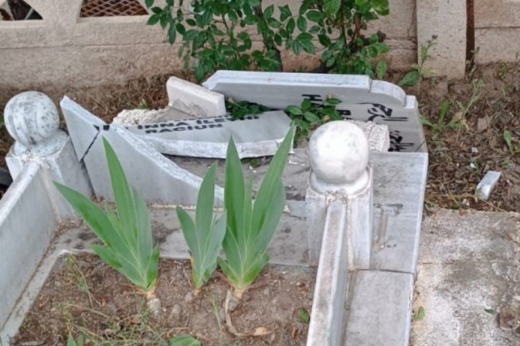 Elazığ'da mezar taşları tahrip edildi