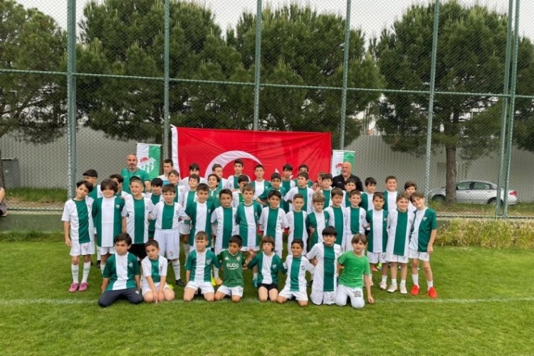 K&uuml;&ccedil;&uuml;k Timsahlar, 19 Mayıs'ı kutladı