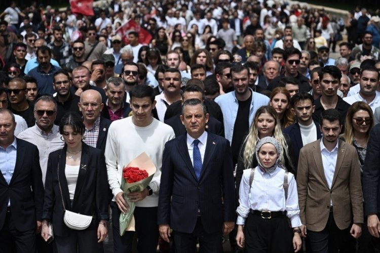 CHP'nin B&uuml;y&uuml;k Gen&ccedil;lik Y&uuml;r&uuml;y&uuml;ş&uuml;: &Ouml;zg&uuml;r &Ouml;zel, iktidar olma s&ouml;z&uuml; verdi