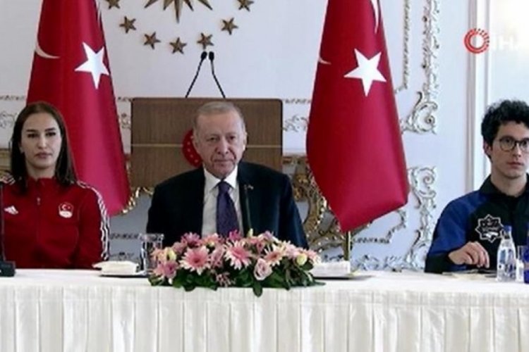 Cumhurbaşkanı Erdoğan 19 Mayıs'ta milli sporcular ve gen&ccedil;lerle bir araya geldi