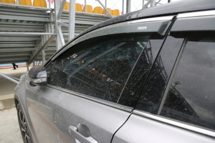 Edirne Keşan'da toz taşınımı nedeniyle araçlar çamurla kaplandı