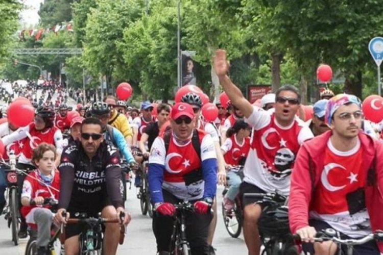 Motosikletliler &ouml;ld&uuml;r&uuml;len taksici ve motokuryeleri andı