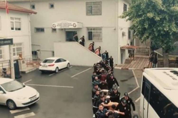 Bursa dahil 14 ilde Kalkan-22 operasyonu! 40 g&ouml;&ccedil;men ka&ccedil;ak&ccedil;ılığı organizat&ouml;r&uuml; yakalandı