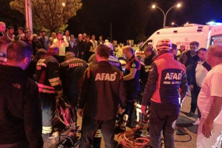 Erzincan'da takla atan otomobilden sağ &ccedil;ıktılar