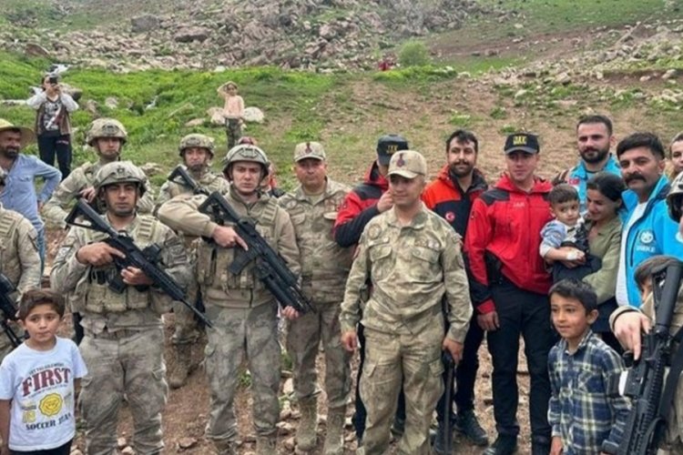 Kaybolan &ccedil;ocuk uyurken bulundu