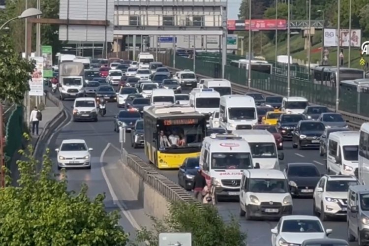 Haftanın ilk g&uuml;n&uuml; İstanbul'da yoğun trafik