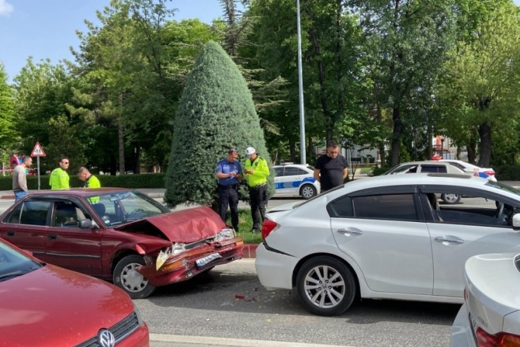 Karaman'da trafik kazası: 3 yaralı