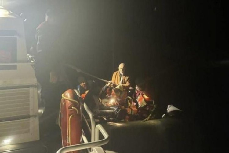 &Ccedil;anakkale'de &ouml;l&uuml;me terk edilen ka&ccedil;ak g&ouml;&ccedil;menler kurtarıldı