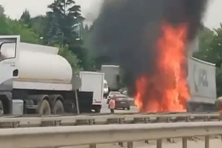Bursa'da tır alevlere teslim oldu