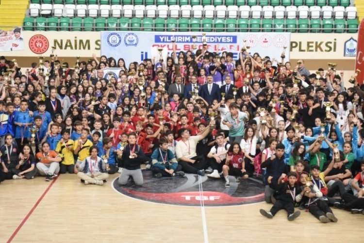 Yıldırım'da okul sporları il&ccedil;e şenlikleri tamamlandı