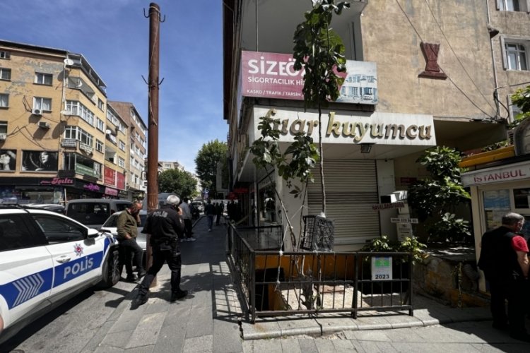 İstanbul'da ilgin&ccedil; olay! Havalandırma boşluğundan kuyumcu soydular