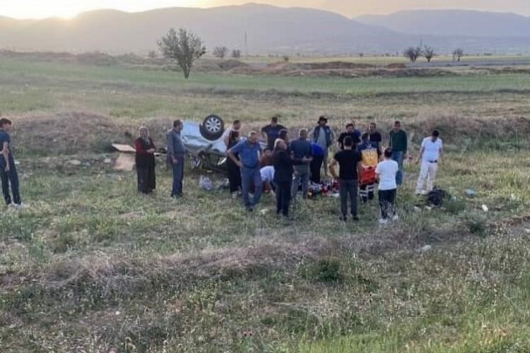 Antalya'da otomobil takla attı: 2 &ouml;l&uuml;, 3 yaralı