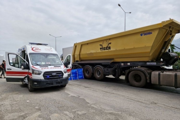 Tırın &ccedil;arptığı adam hayatını kaybetti