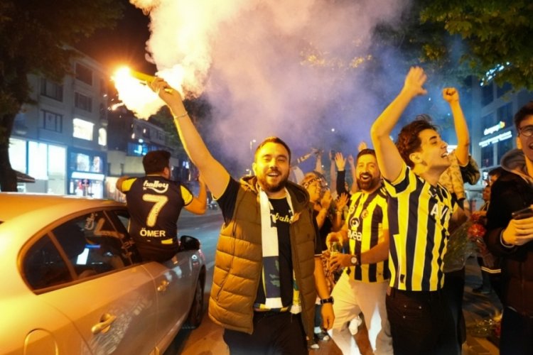 Fenerbah&ccedil;e yatırımcısı borsada galibiyeti kutluyor
