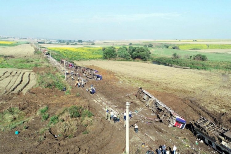 25 insanın &ouml;ld&uuml;ğ&uuml; &Ccedil;orlu tren faciası davasında gerek&ccedil;eli karar a&ccedil;ıklandı
