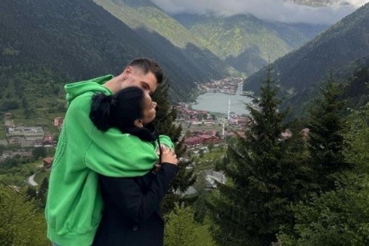 Trabzonspor'un Bel&ccedil;ikalı futbolcusu Meunier, eşi ve &ccedil;ocukları ile Uzung&ouml;l'&uuml; gezdi