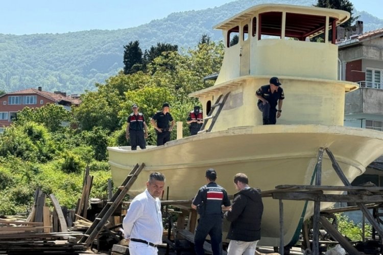 Yaptırdıkları teknede ateş yakan iki arkadaşın feci sonu
